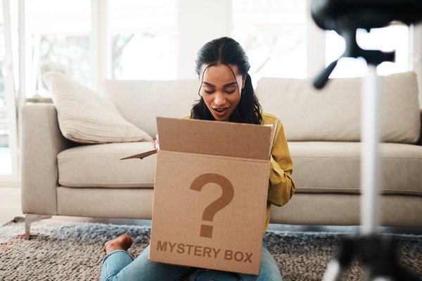 Les meilleures mystery boxes pour des moments de surprises amusants